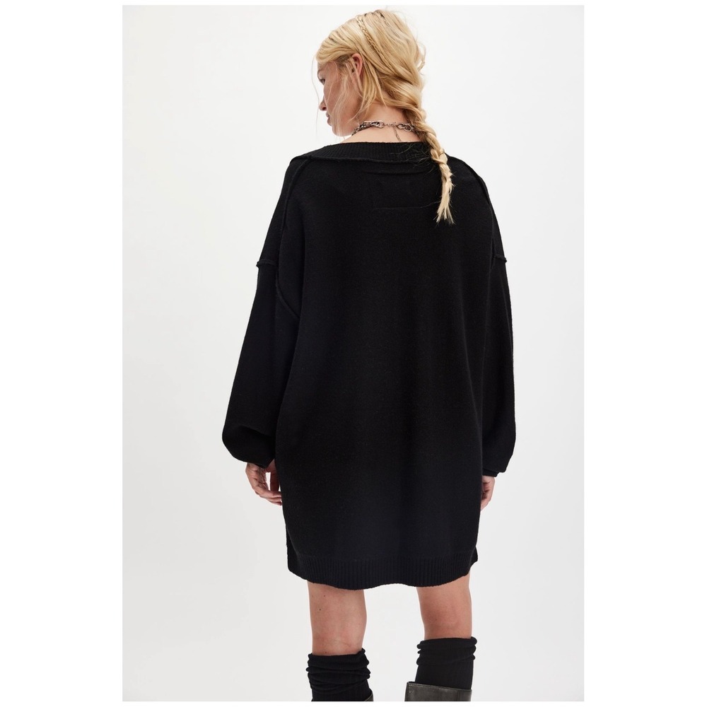 Free People We The Free Chelsea V-Neck Tunic Sweater Black Oversized Knit Top - Picture 2 of 4